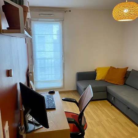 Spacieux Et Lumineux De 67 M2, 2 Balcons *