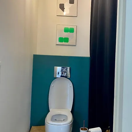 Spacieux Et Lumineux De 67 M2, 2 Balcons Apartment