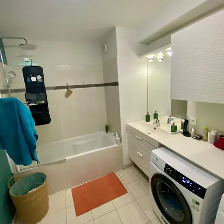 Apartment Spacieux Et Lumineux De 67 M2, 2 Balcons *