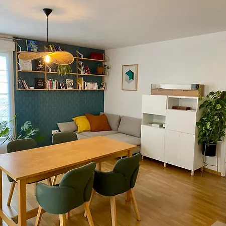Spacieux Et Lumineux De 67 M2, 2 Balcons *